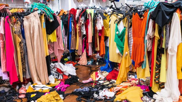 Inventory of Old Women's Dresses Wholesale in Large Quantities - China Second  Hand Clothes and Used Clothes price